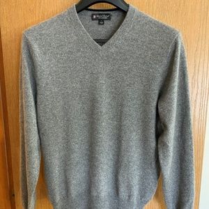 DANIEL BISHOP MENS 100% CASHMERE V-NECK SWEATER,